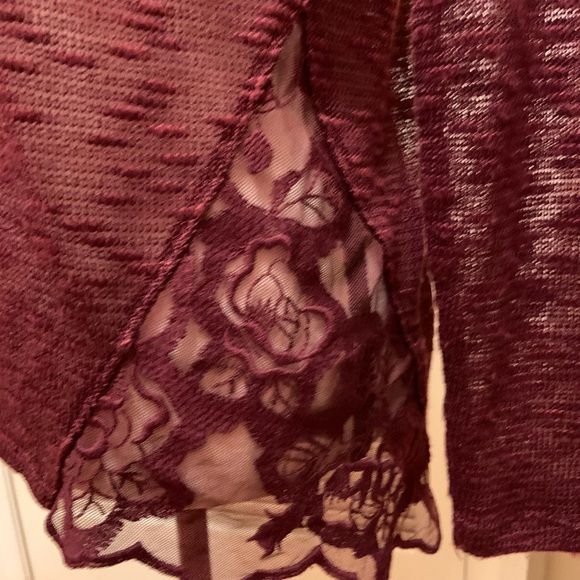 Jessica Simpson Sweater in Burgundy, long sleeves - Picture 4 of 9